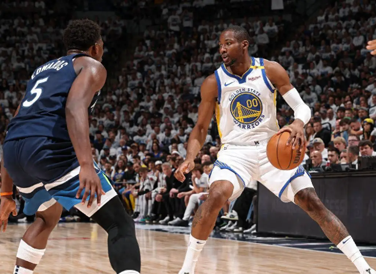 别总是把NBA想的太简单，NBA每个人都是天赋异禀。大多数人天赋异禀还特别努力特
