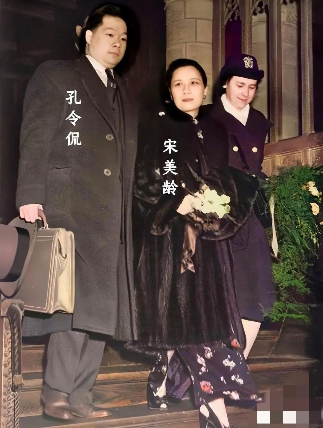 1943年，宋美龄在美国找军援时期的一张留影，时刻跟随在身边的是孔令侃，他是宋霭