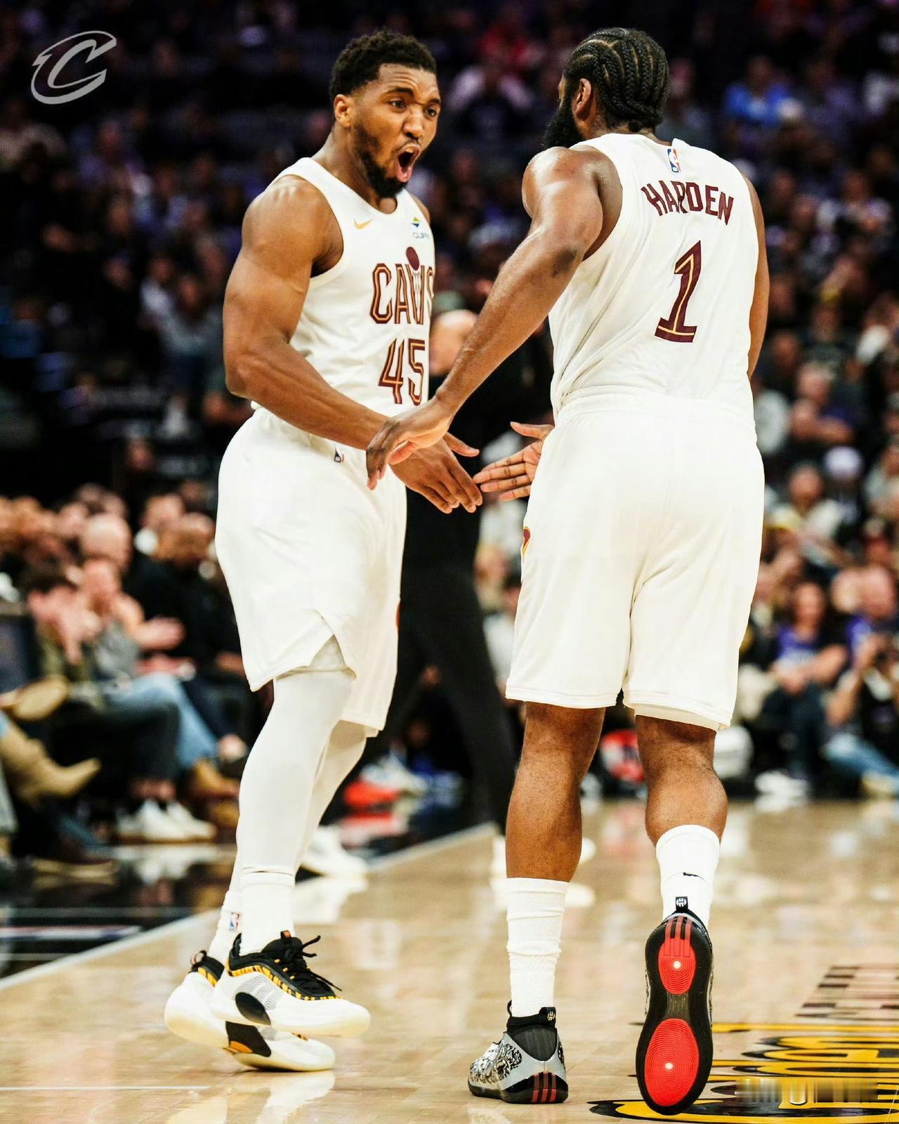 得到队友的绝对认可！米切尔谈哈登：“哈登关键时刻挺身而出。”“他是我们今