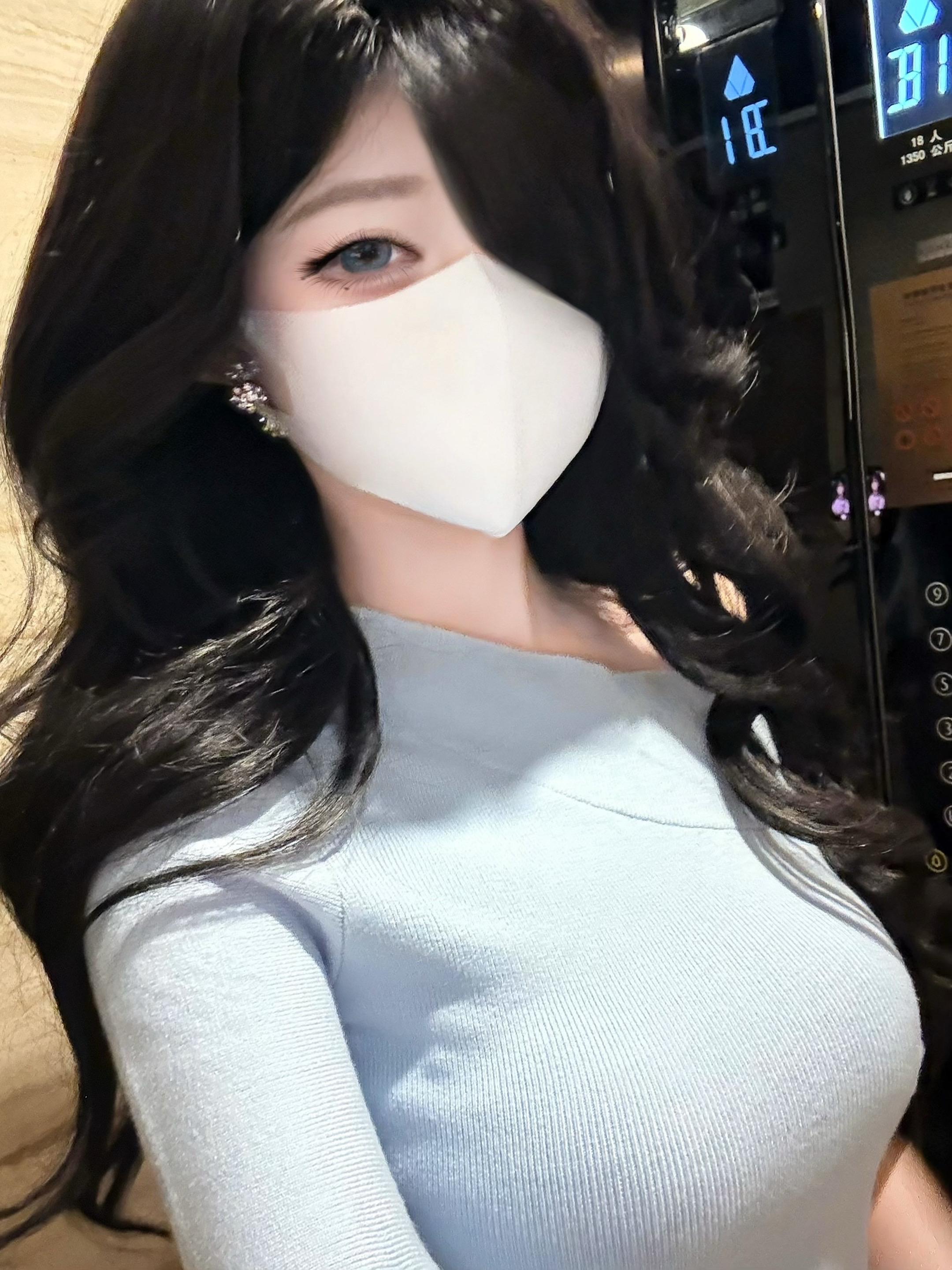 白毛休息一天 切换第二人格。