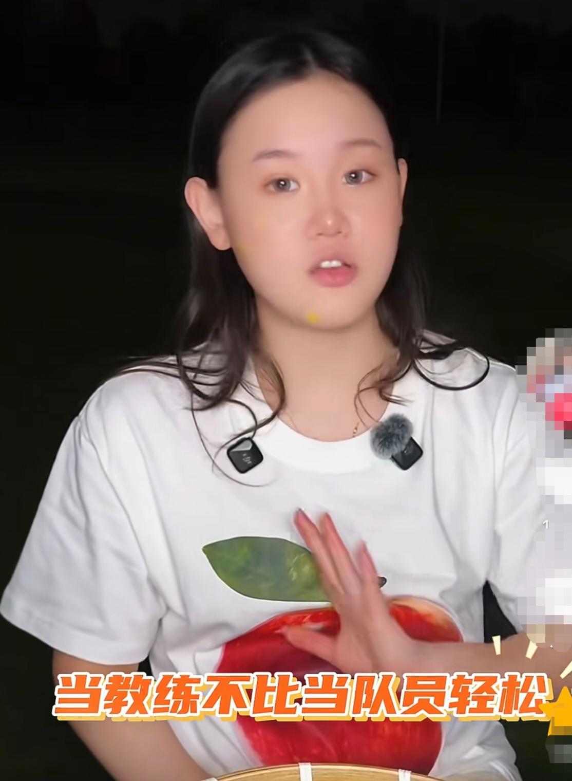 张家齐直播回应自己不去体制内，“我不想去体制内，因为之前我工作太枯燥了，而且当教