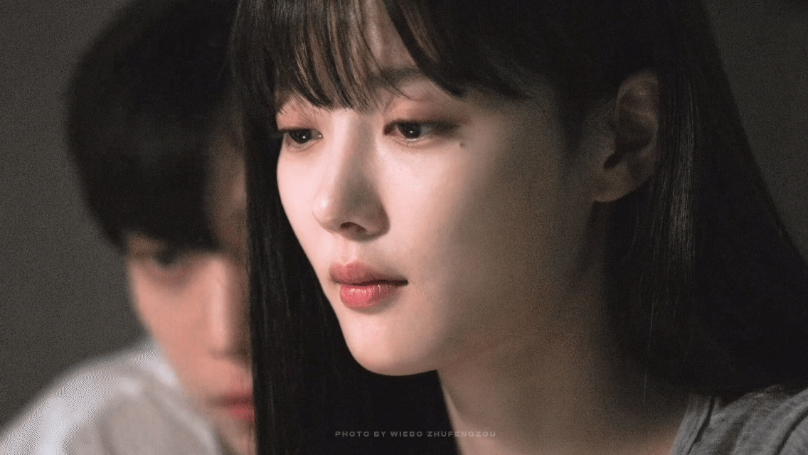 最近内娱的剧都挺无聊的，在追一部韩剧叫《亲爱的x》，今年韩剧高质量高产，有《苦尽