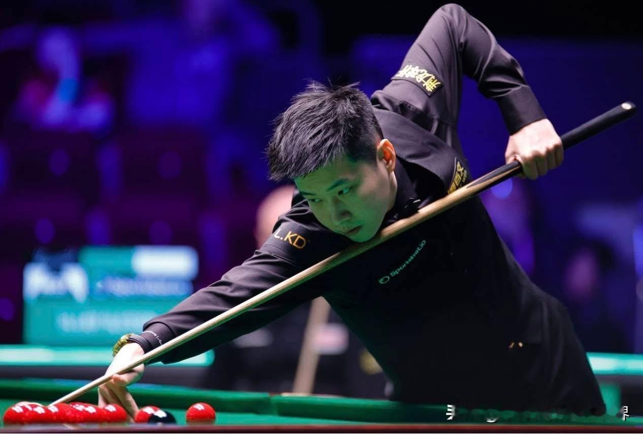 希金斯在和赵心童的职业生涯交锋中占据绝对优势，13场比赛取得8胜5负的战绩，而最