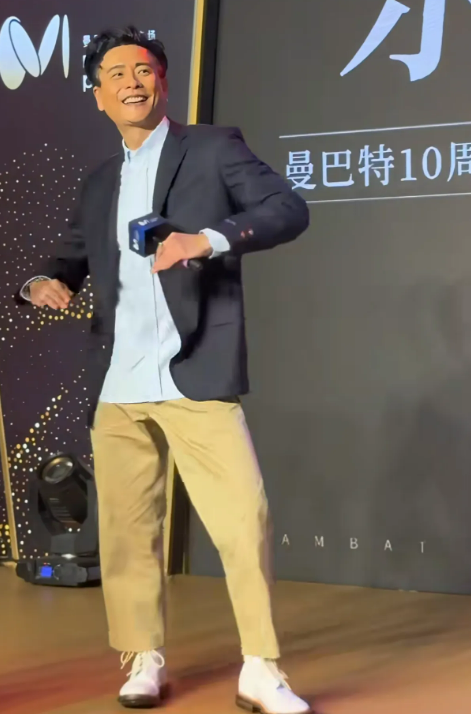 黄宗泽才40多岁，80年生的，可怎么突然感觉老了呢？以前那种清爽少年感没了，现在