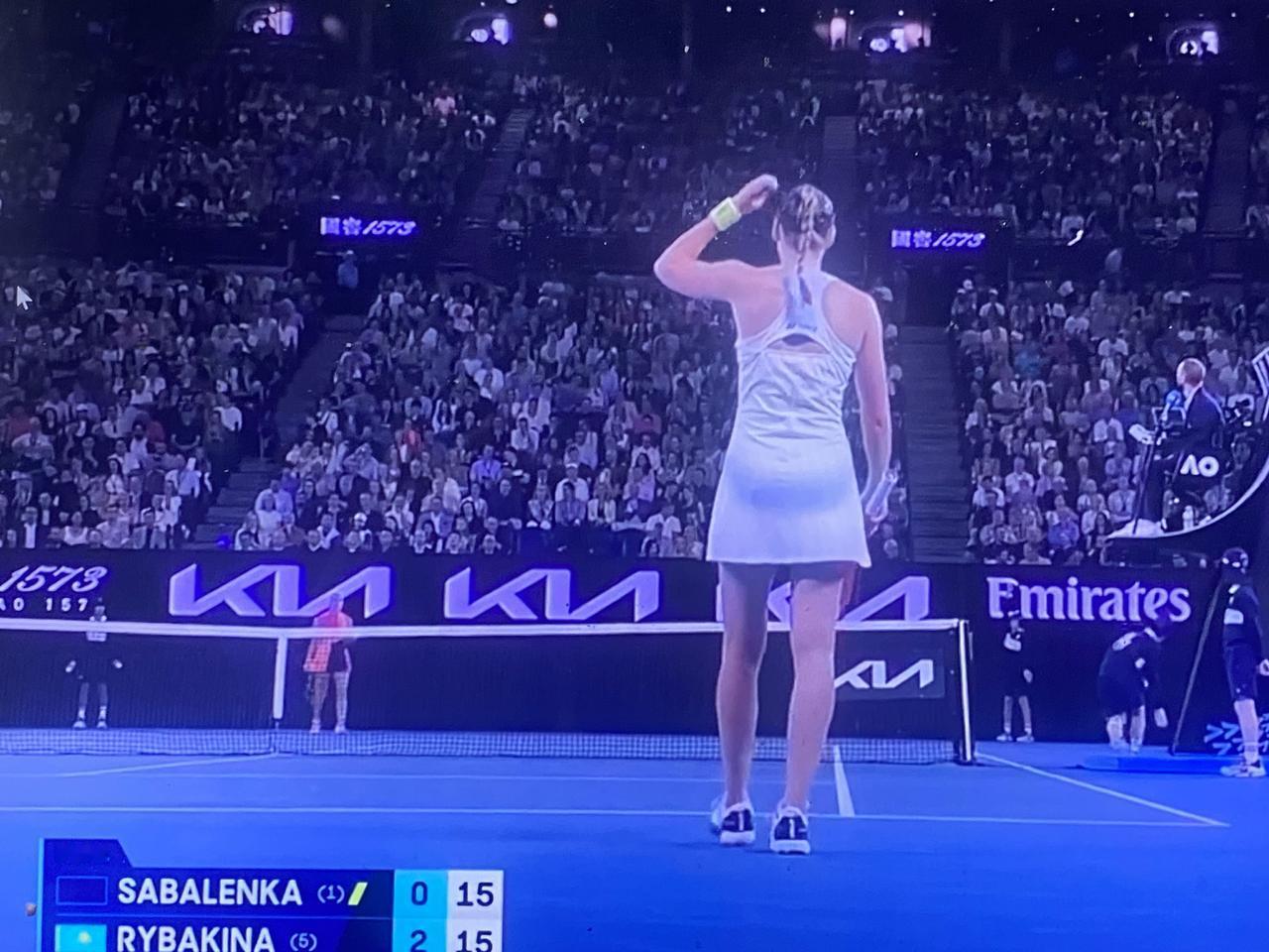 网球有約|萨巴伦卡赛后复盘比赛🎙️👉谈决胜盘错失3-0领先：“我觉得在