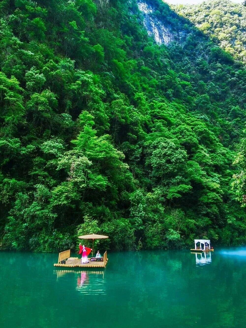 这里的4月超级爽，没有旺季的人流👬，不用排队体验感翻倍，气候舒适，峡谷山清水秀