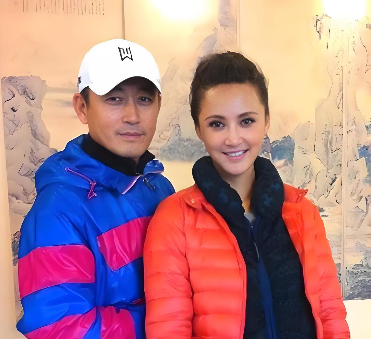 当年王志飞爱上了小16岁的张歆艺，于是和前妻结束了婚姻。前妻苦苦挽留，却没能改变