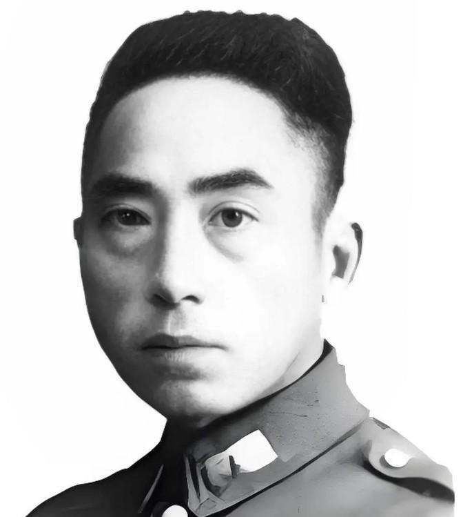 1989年，徐向前元帅前往太原解放纪念馆参观。当参观到一个怀表展柜时，解说员说：