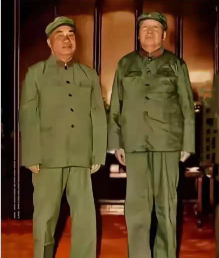 这是毛主席和朱德总司令的真实样貌，都看看吧，向伟人和朱老总默默致敬，这可不是演员