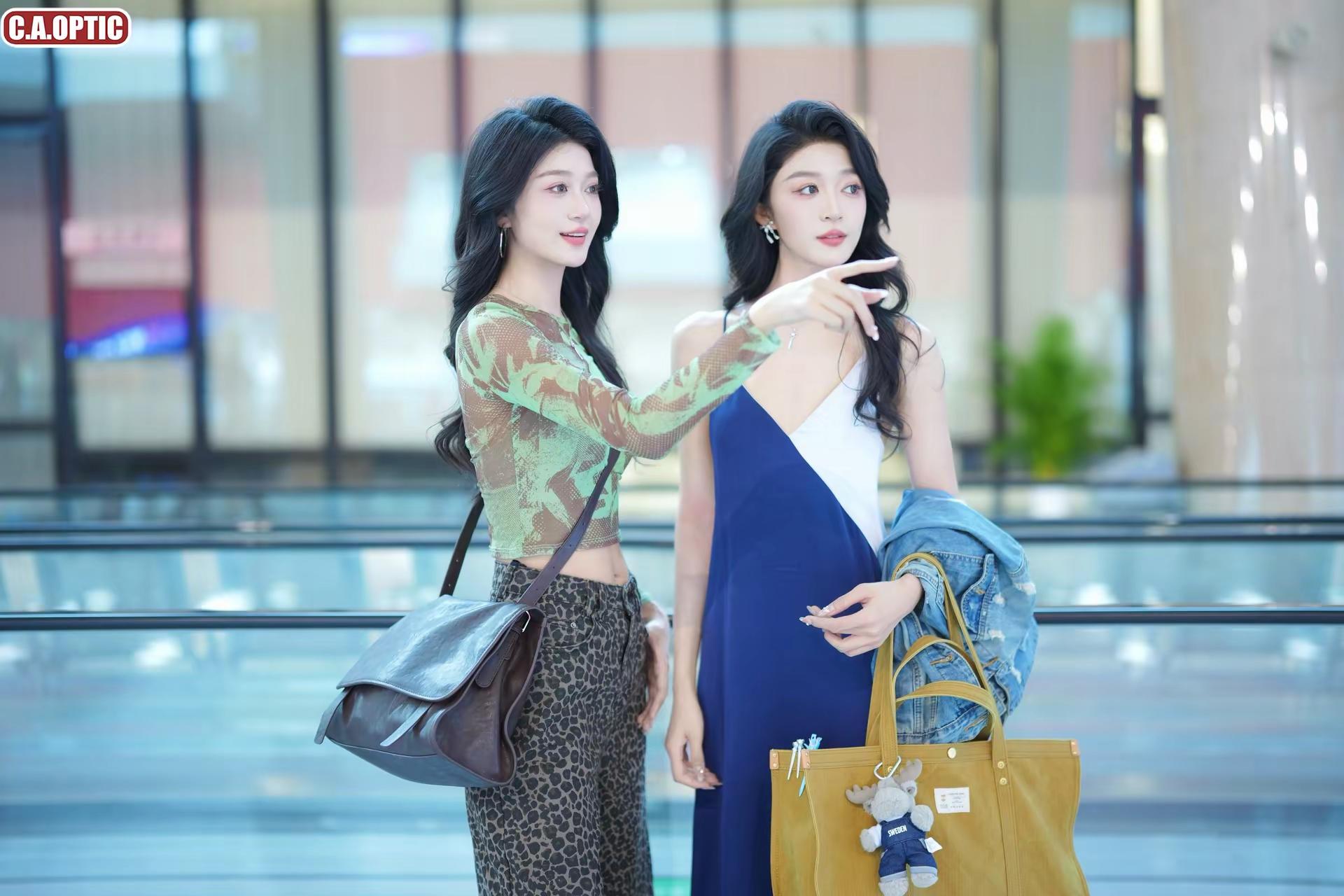 广州国际车展荣威双胞胎下班被站姐拍到。双胞胎模特被“站姐”薅住丰产照片