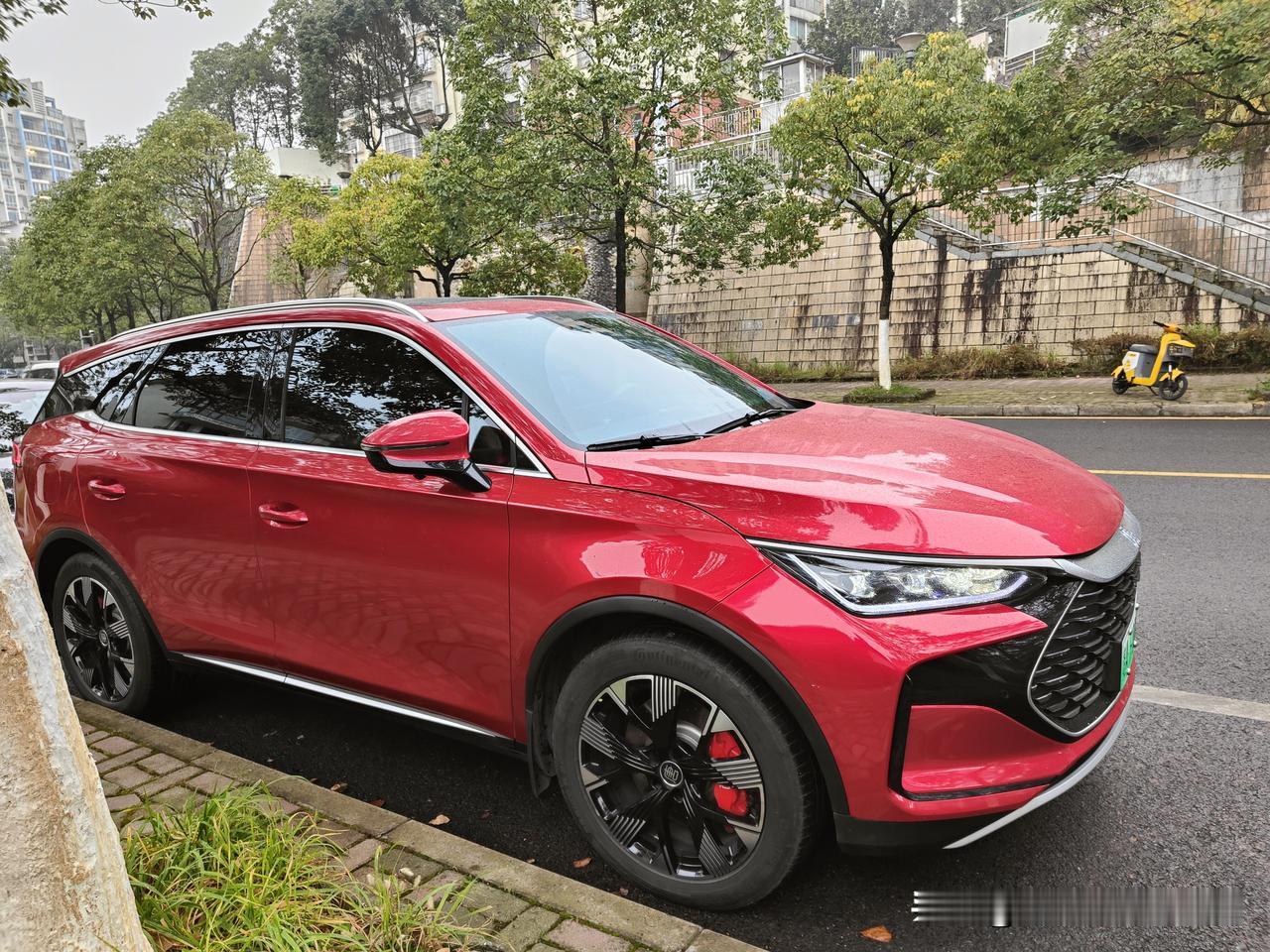 一年三箱油的比亚迪混动车主，被加油站忽悠着加满一箱油。唐DMP冠军版，纯电续航