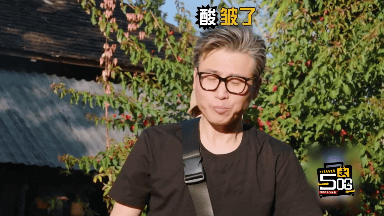 鹿晗耳根子果然很软鹿晗差点原地走回北京哈哈哈哈哈鹿晗耳根子软这事在五哈算是彻底坐