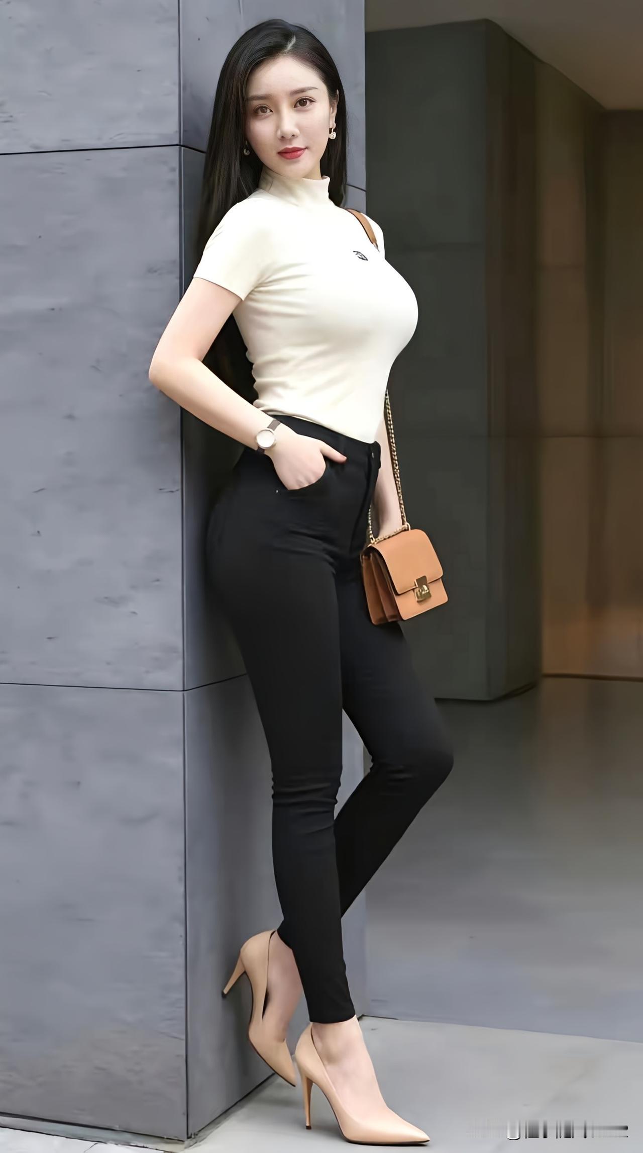 都市时尚穿搭指南，简约优雅，尽显女性魅力！👠👗💄