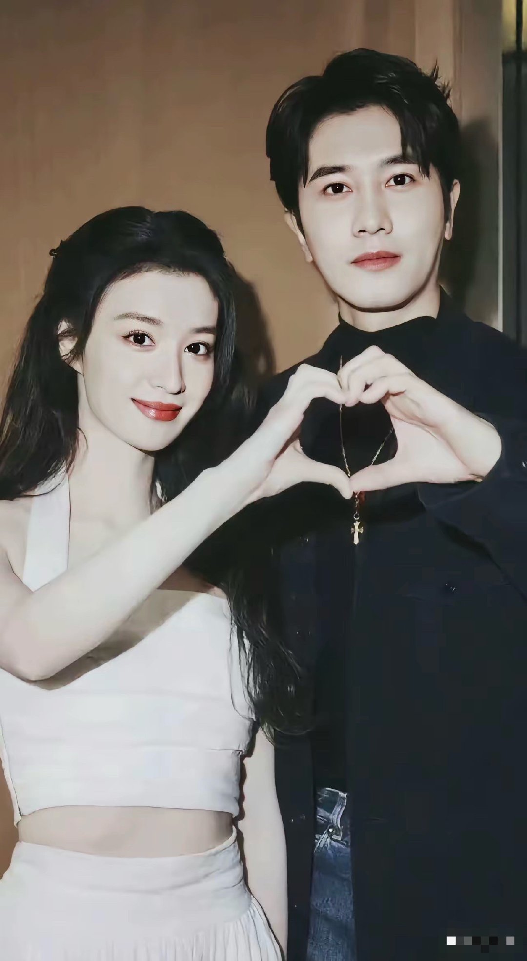 大家更磕彭冠英和谁呀……每部剧都拍得不错！我喜欢彭冠英和刘亦菲拍的！演技身高颜值