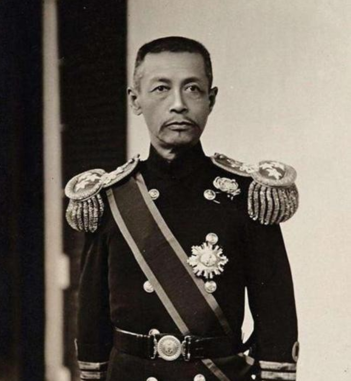1951年，93岁高龄的前清朝海军总司令萨镇冰在得知志愿军成功击退美军并进攻韩国