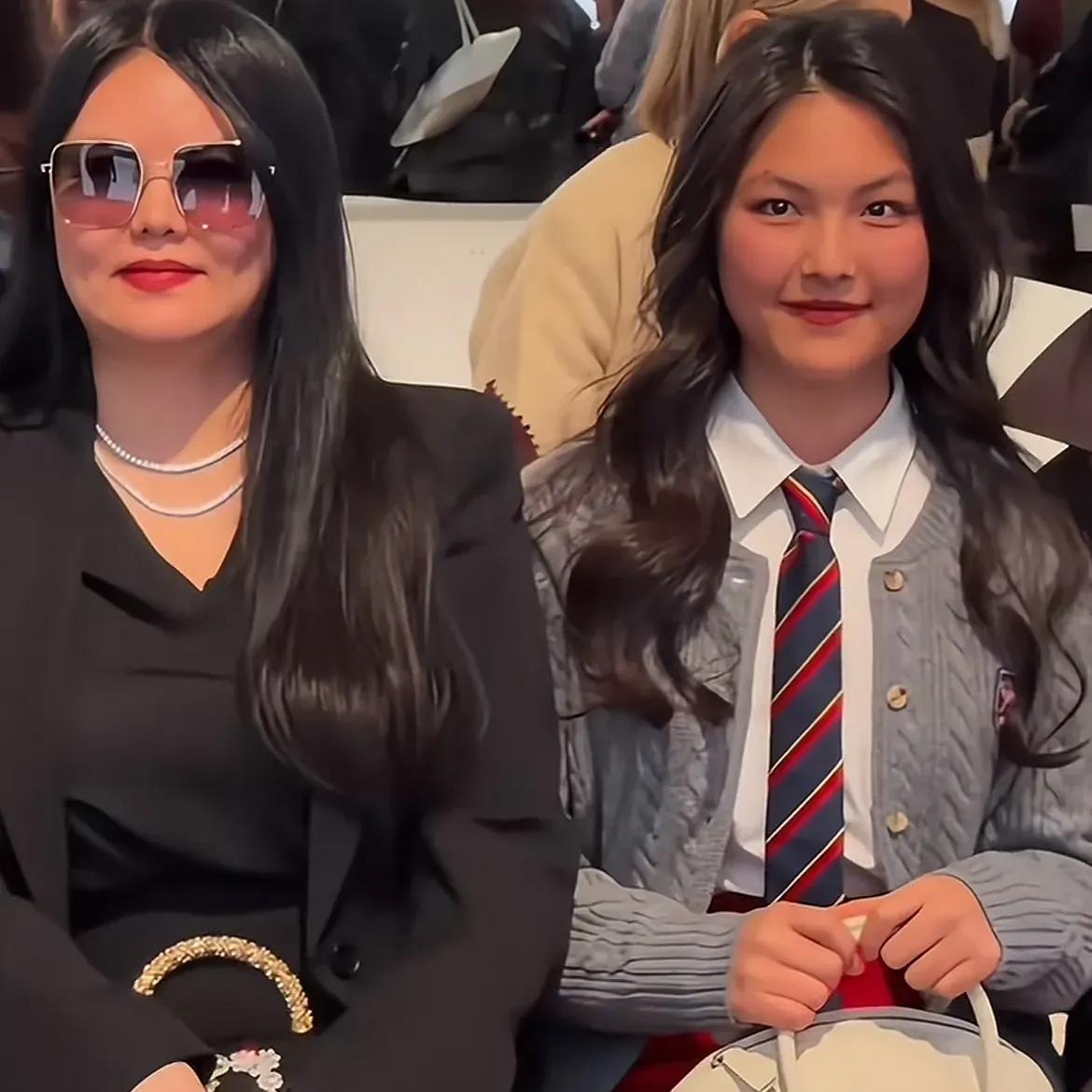 其实明眼人都看出来了李湘这样大肆曝光女儿王诗龄最终目的不是吊一个金龟婿，