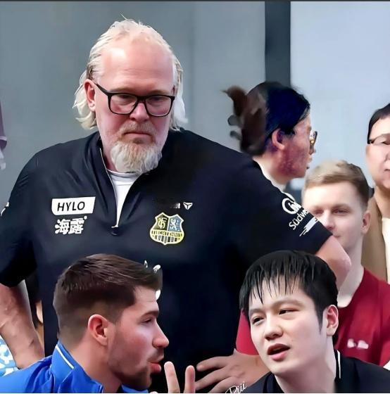 简直离谱。一个中国人，樊振东，跑到德国去打个联赛，结果硬生生把乒乓球在当地干成了