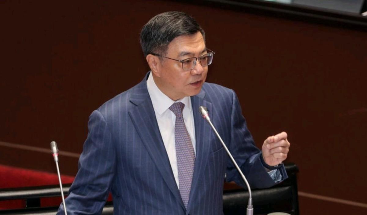 “台独”分子卓荣泰出来大放厥词！11月11日，岛内所谓的“行政院长”卓荣泰声称，