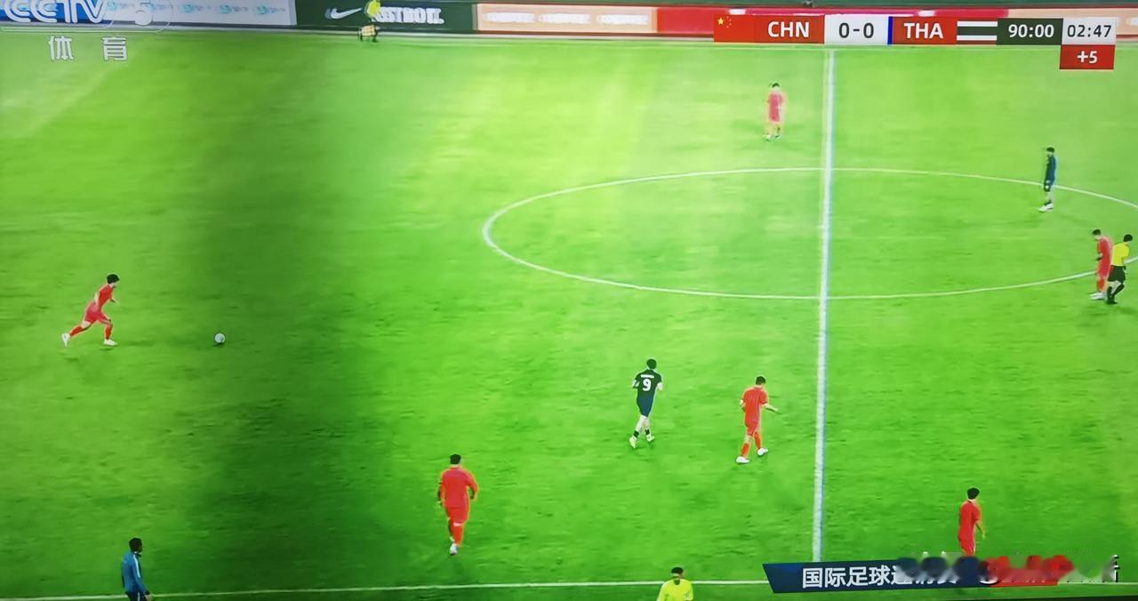 国青队3:0塔吉克斯坦，国家成年队0:0泰国；同是国家队，结果却完全不一样。国家