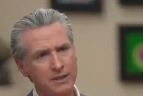 加州州长说了一句大实话，他表示现在美国出现了两个笨蛋，这本来无可厚非，但是他们一