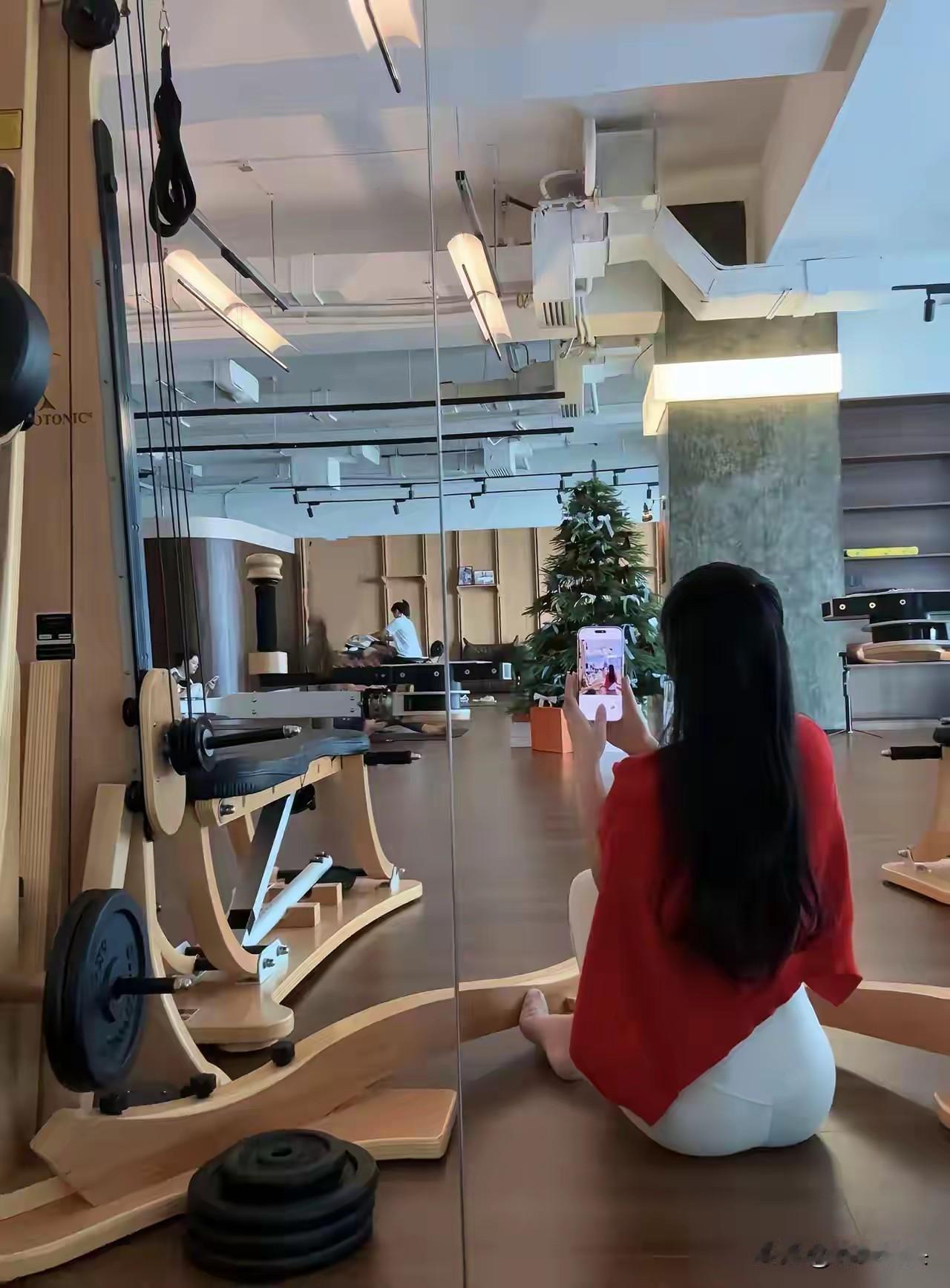 健身后的自拍，记录美好时光！💪📸