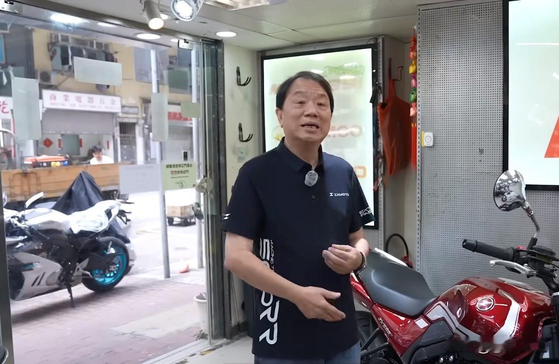 张雪机车香港独家代理商萧老板，近日笑得合不拢嘴，他说：销量翻了十倍，820RR全