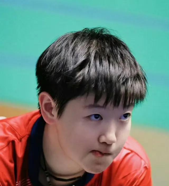 孙颖莎和王曼昱的女双，堪称世一世二的互相托底，王曼昱有点吃不准拧到到手的位置