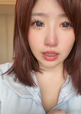 今天中午，闪妈黄一鸣就早上和人吵架的原因更新视频进行了澄清。视频里，闪妈哭红肿的