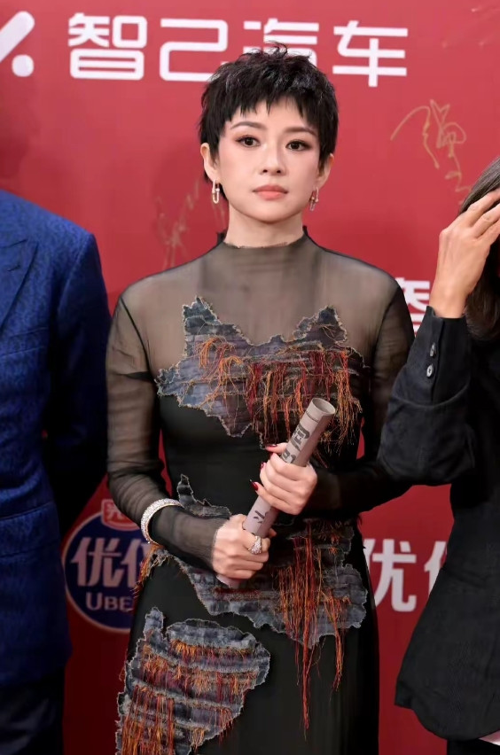 看了章子怡的照片，我默默做了一个决定，不是要离婚，也不是要做自己的大女主，而