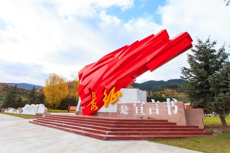 长征途中，红军共进行了师以上规模的战役战斗120多次。红一，红二，红四方面军和红
