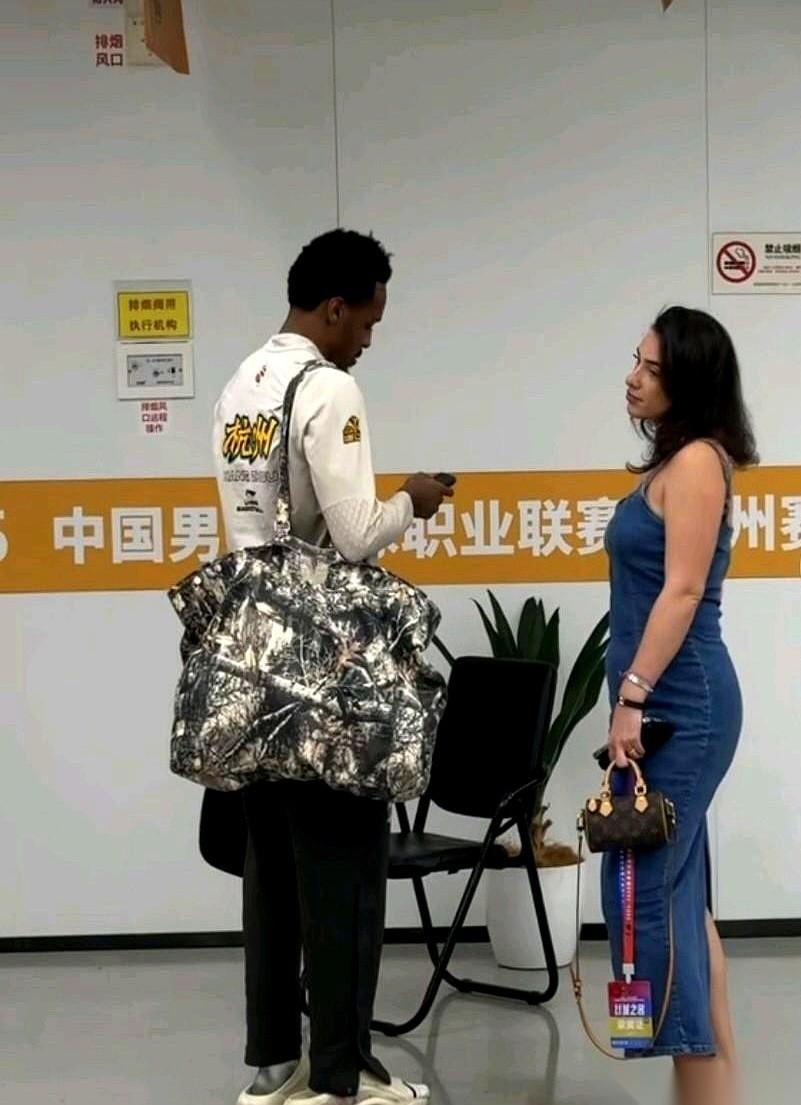 广厦外援布朗，打出了生涯最高分的一场球。50分。然后，他亲手输掉了比赛。终