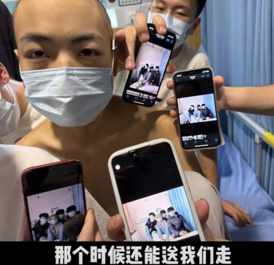 四川成都，17岁的高中生夏嘉忆患上了白血病，在他与病魔斗争的时候，他的同学、好朋