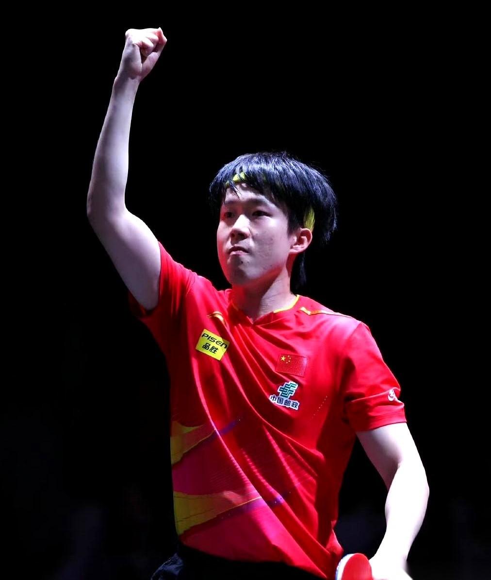 说句扎心的大实话。现在的国乒男队，离了谁都能转，唯独离了王楚钦，真的很难。这