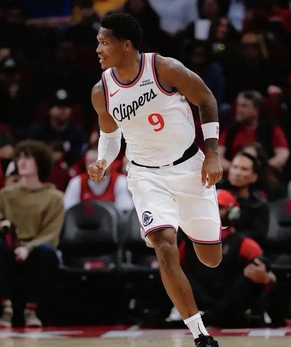 交易掉哈登，快船才发现，真正能给伦纳德解压的，根本不是组织大师。小卡一持球，