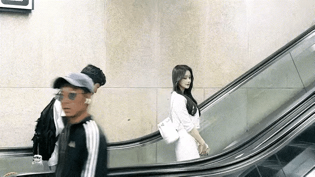 小姐姐这样做有点不好，因为，这种情况下，没有人会拒绝的了你的眼神。