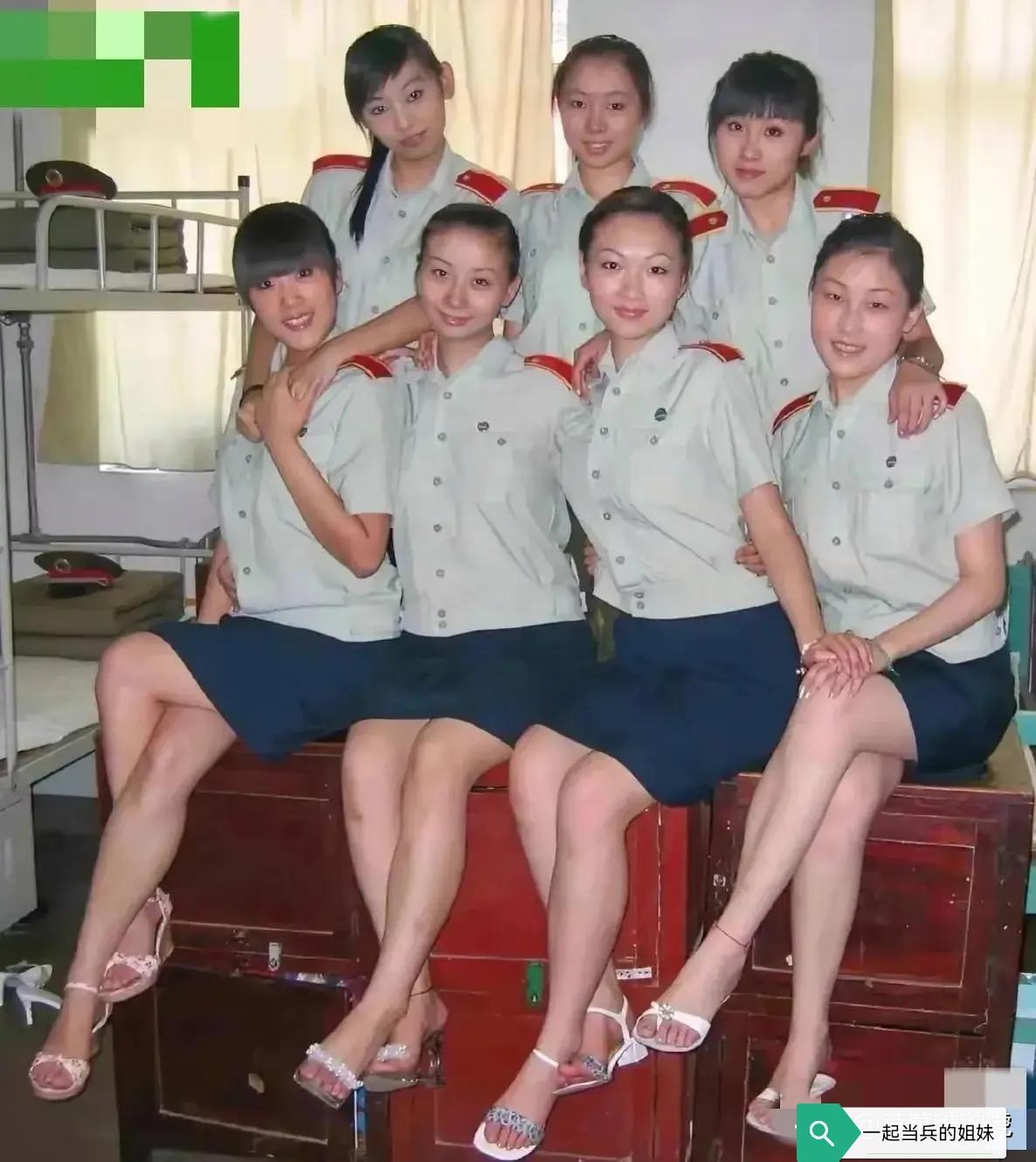 青春多美好。看！我们军营里一起当兵的好姐妹…青春姐妹照姐妹回忆记新兵姐妹花