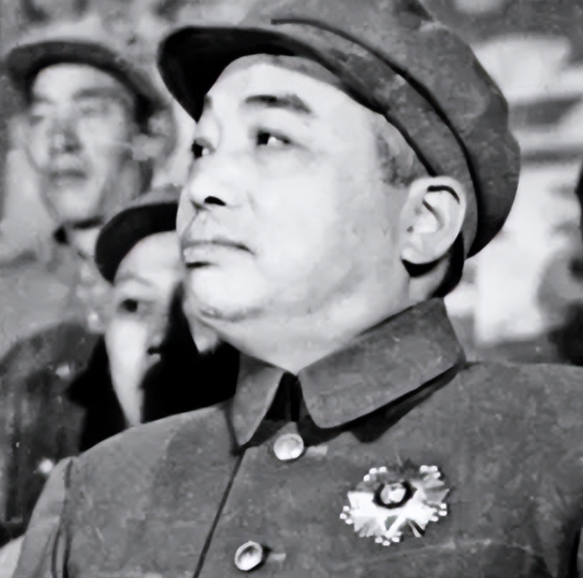 1942年的一个晚上，彭德怀的警卫员王满新开枪自尽，引起了很多人的恐慌。彭德怀知