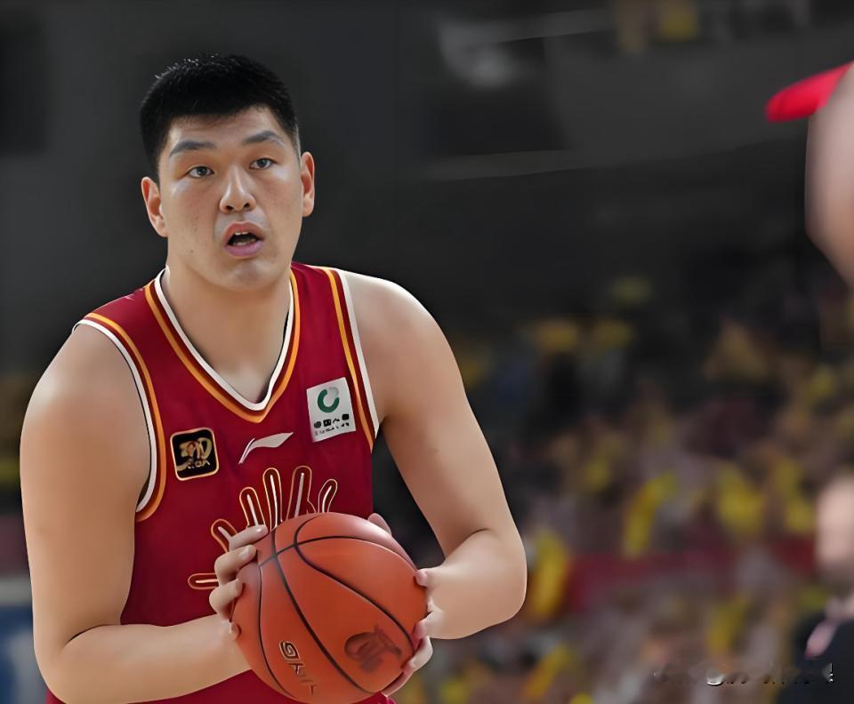 现役CBA联赛三大高中锋，两人是国手！1.徐昕23岁，身高2.26米