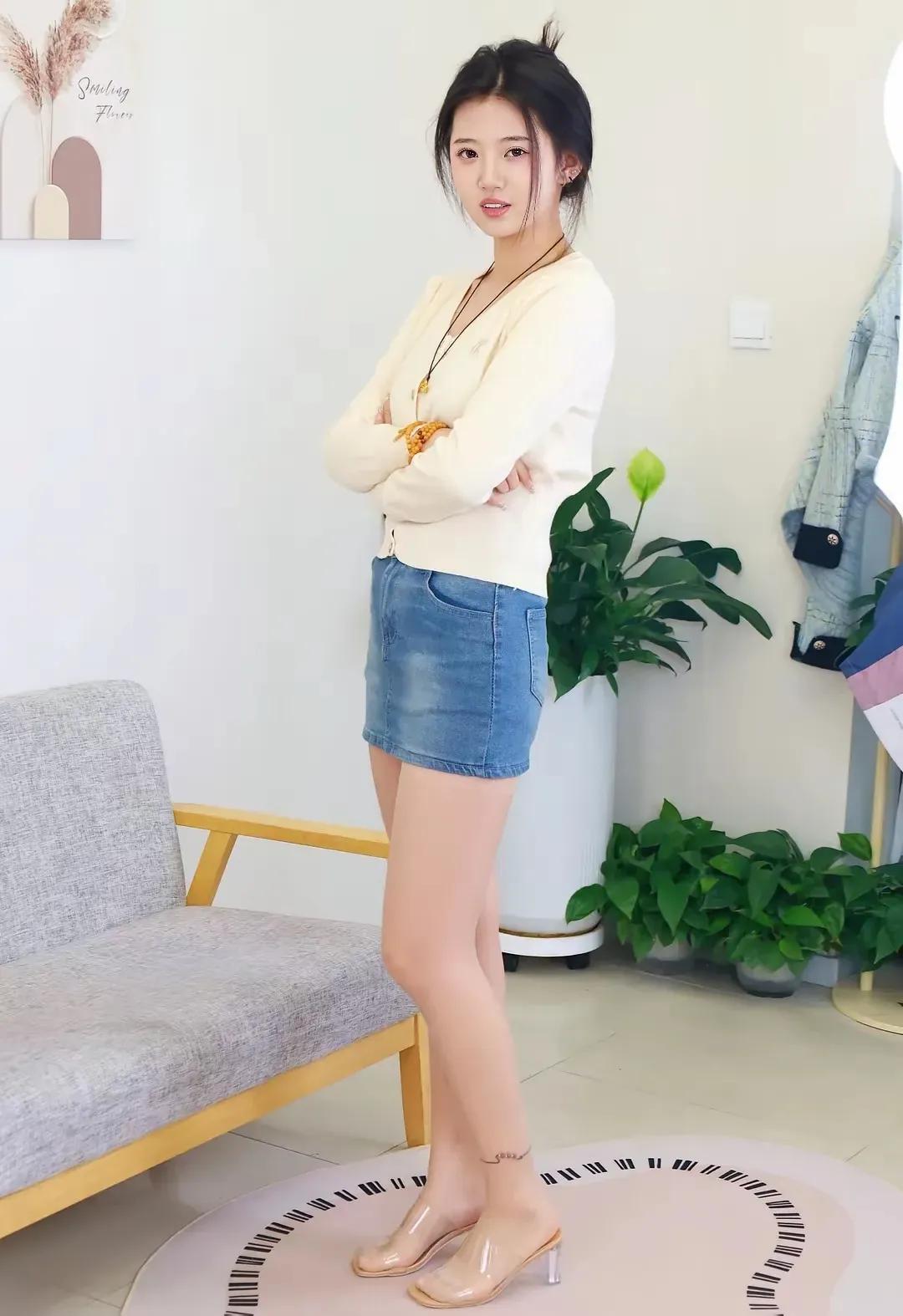 什么样的丝袜，能搭配得时尚不媚俗