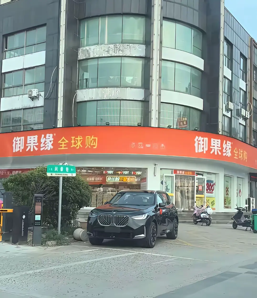 这是宝马吗？还是老头乐，这是真特么丑啊，惨不忍睹，不忍直视