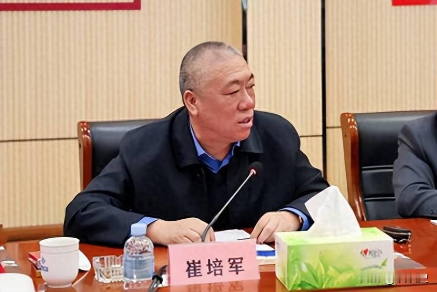 2026年7月21日，河南矿山的员工子女暑期实习启动仪式上，创始人崔培军当着几百