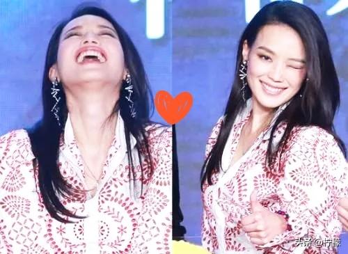 老公对着我爸疯狂吐槽：“爸你去我家看看，她衣服多得都从衣柜溢出来，天天喊没衣服