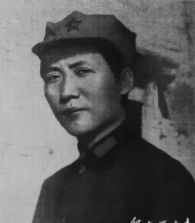 1951年，毛主席深夜拨通一个电话：“听说他从前线回来了，我要见他。”可第二天见