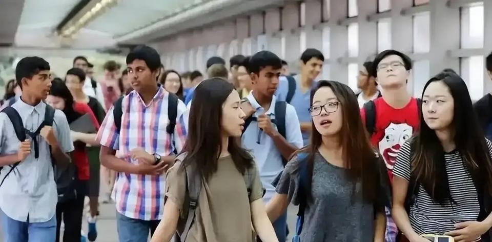 美国最恨中国的是华裔？今年年初，一美国网友吐槽：“在美国出生的华裔，个个表现得像