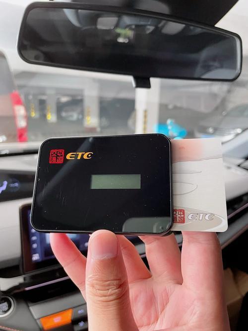 最近办ETC的人特别多，我也刚换了新的。不是因为想省那几块钱，是老设备突然不抬杆