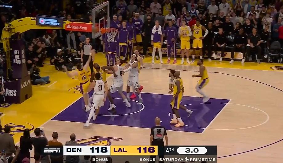 湖人127:125主场加时力克掘金最大功臣——里夫斯常规时间第四节决胜时刻，还