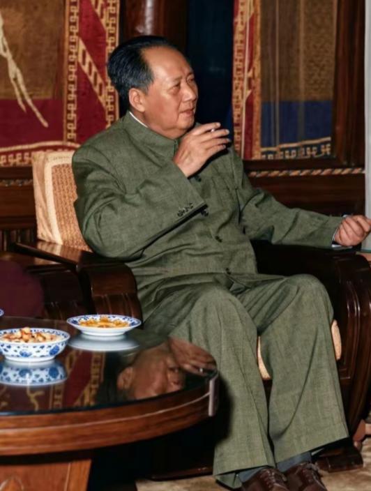 当年邓老将军一语道破天机：抗美援朝咱们硬刚赢了头号强敌，全凭主席那双看透沙盘的慧