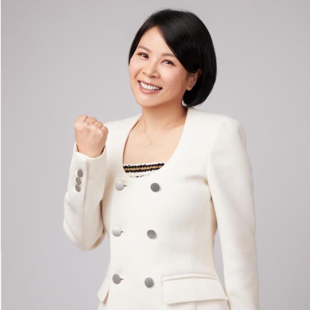 台“内政部”喊话“李贞秀若无放弃陆籍应解职”，“立法院”人士：明天正常宣誓民众