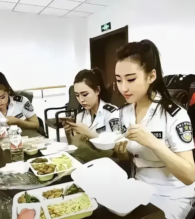 请问一下这是什么单位的制服