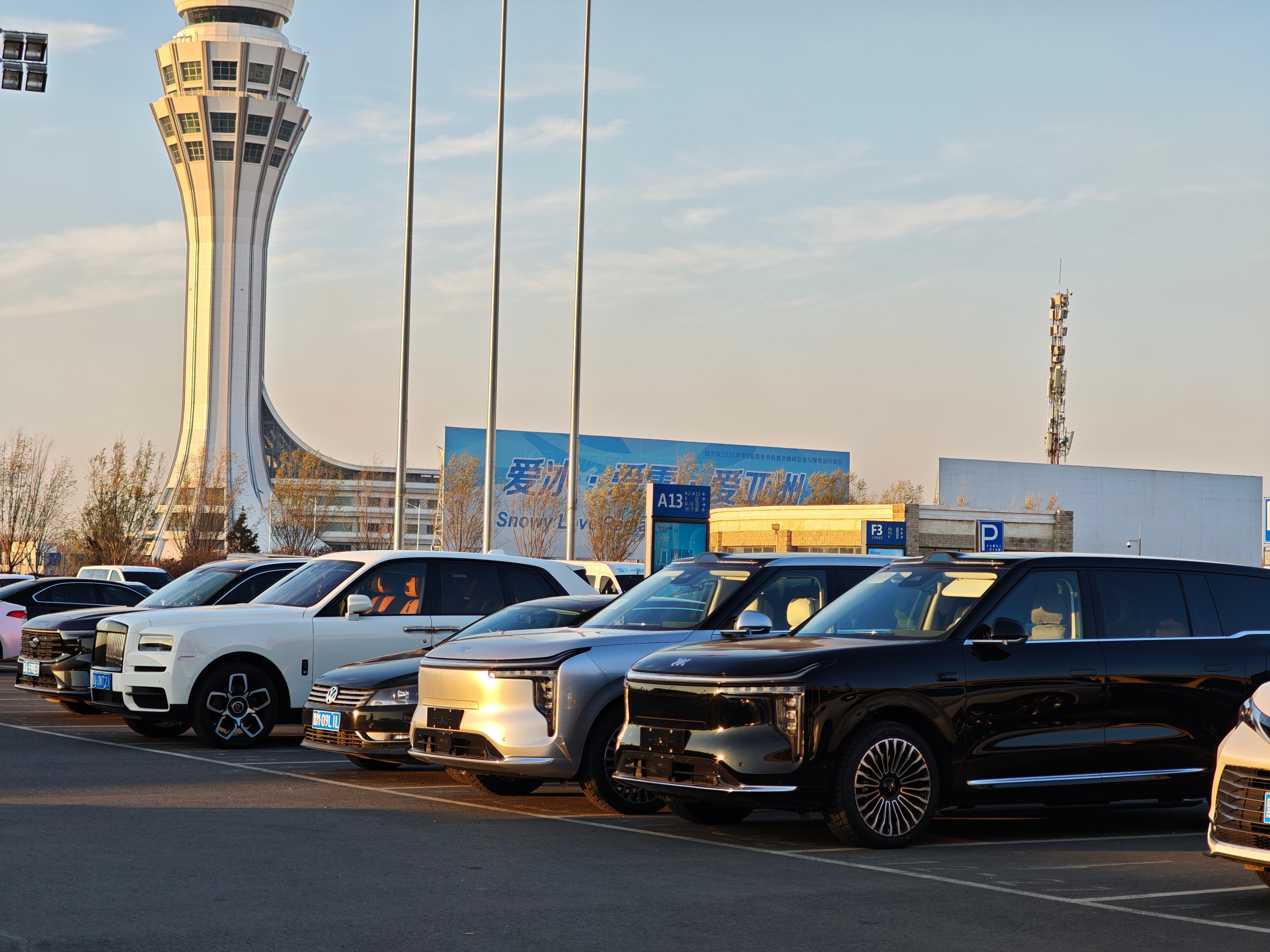 看图1智己LS9跟库里南在一块是不是气场也没差啥！这周在东北我的代步车就是“陆家